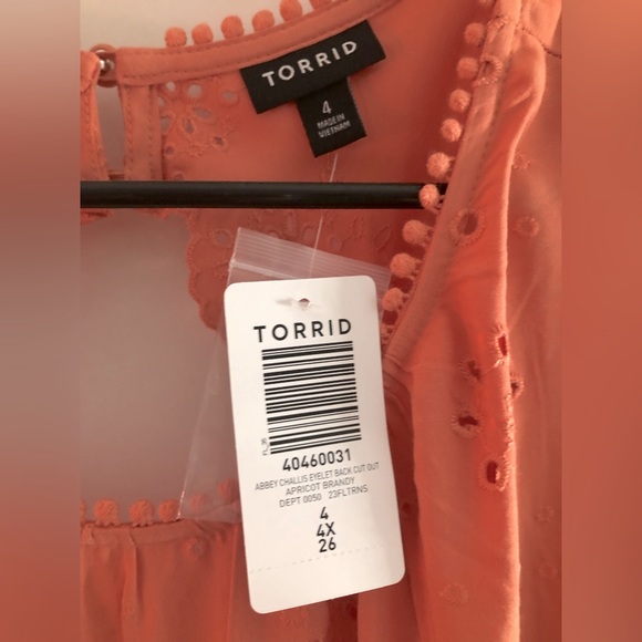 Torrid sz 4 Abbey Challis Eyelet Back Cutout Top NWT - Picture 6 of 6